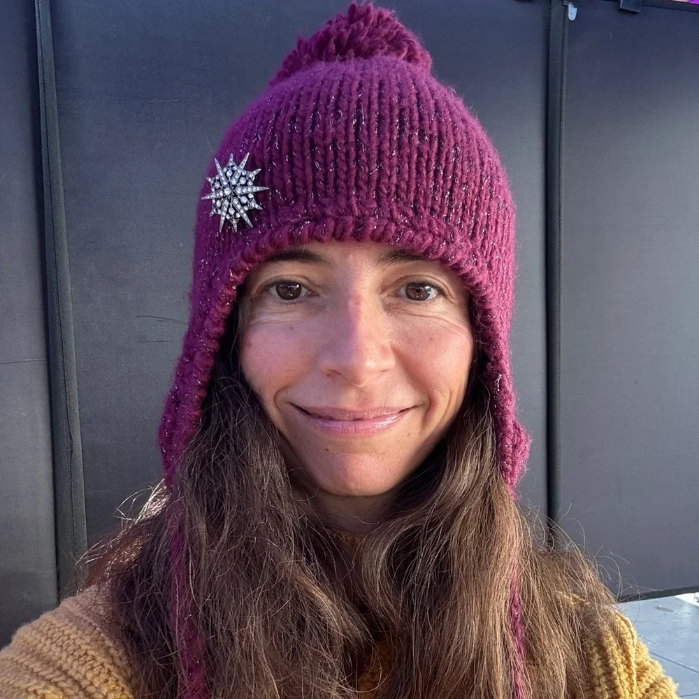 Chloe + Isabel Berry‎ Pom-Pom Beanie with Starburst Removable Pin & Knit Gloves